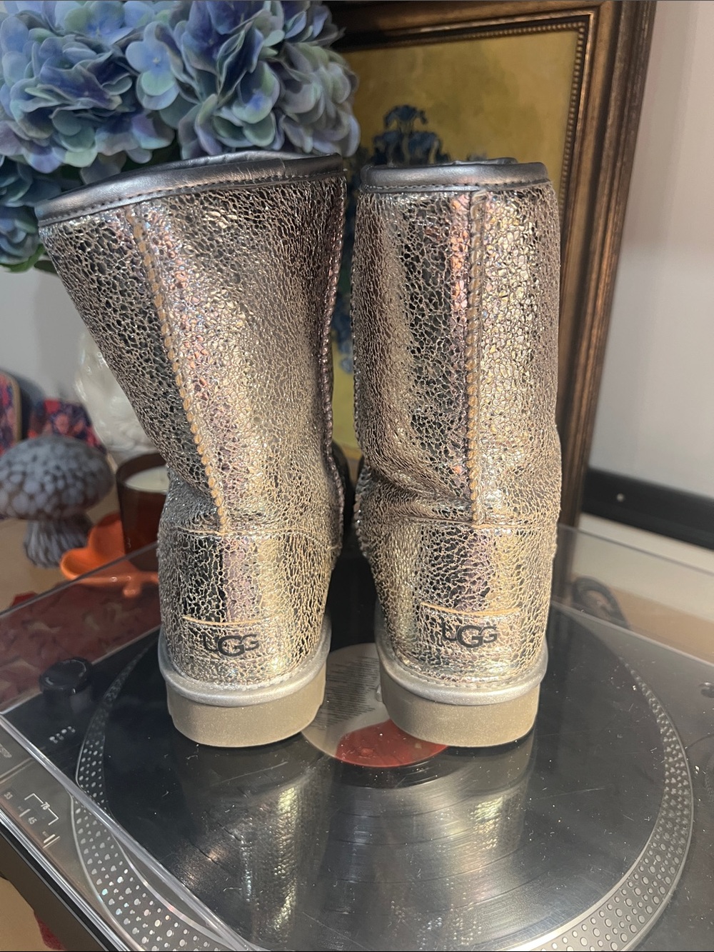 UGG Women’s Metallic Silver Classic Short Boot - Picture 4 of 7